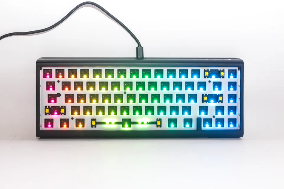 Ducky Tinker65 - Barebone - ISO - Black Tastatur — produktfoto